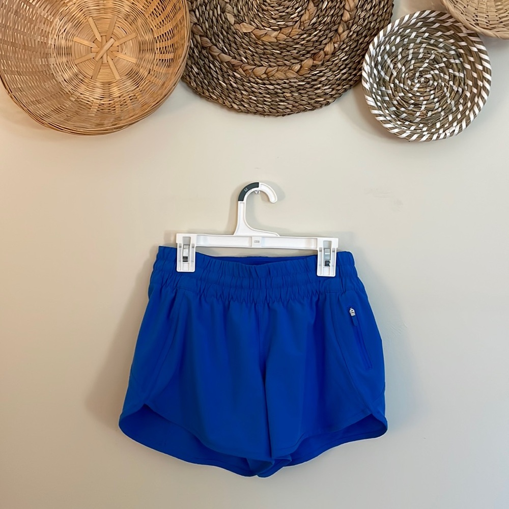 Lululemon track that 2” shorts size 6